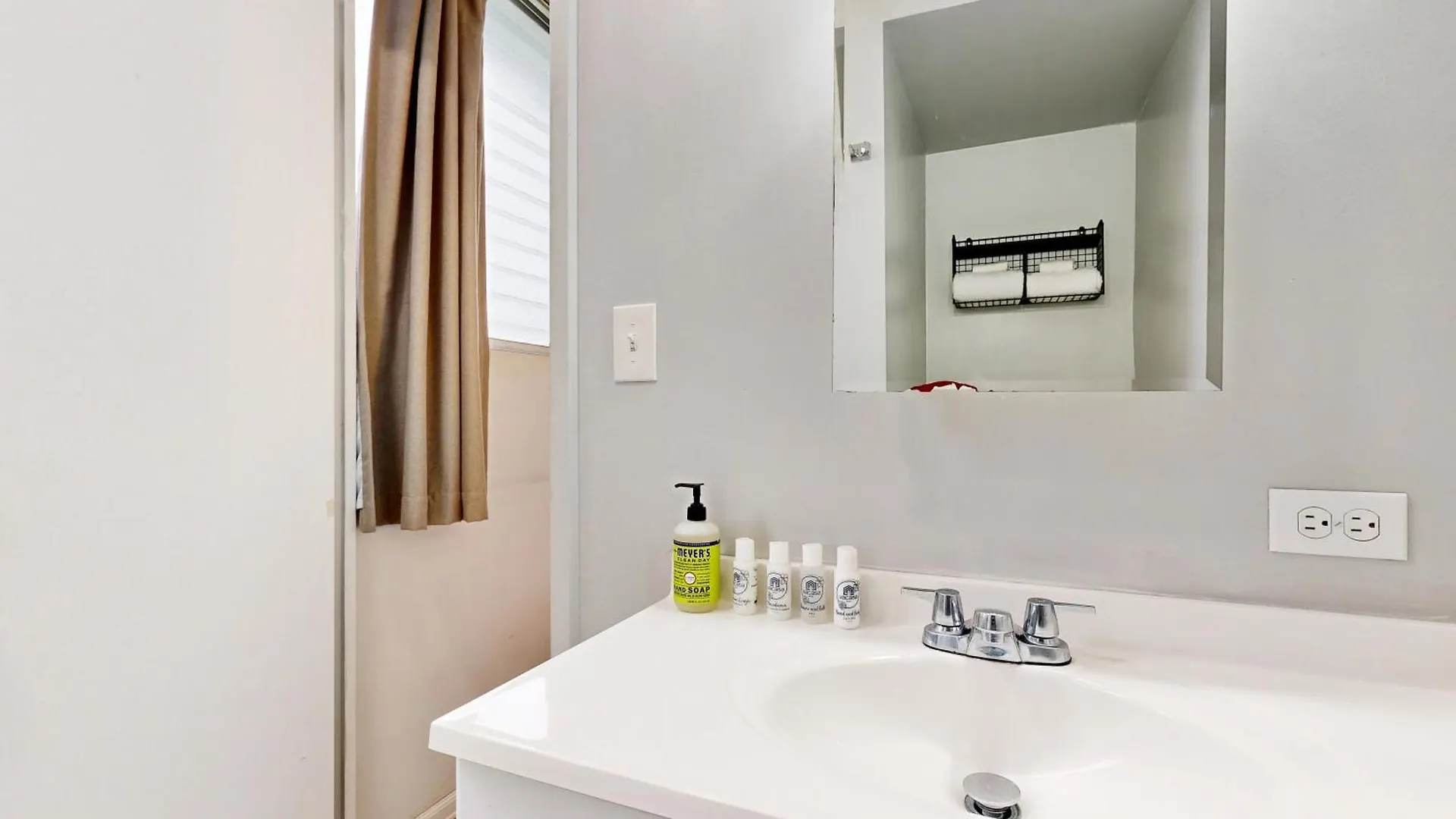 Hyatt Place 502 Honolulu Apartment